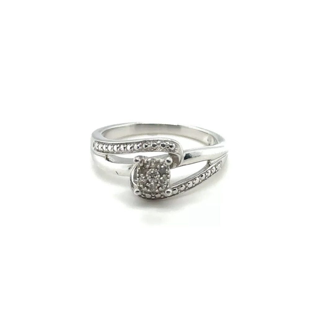 Silver natural diamond ring